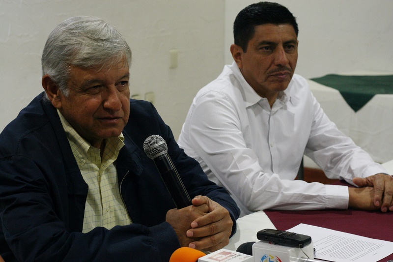 Morena rechaza al PAN y PRD; va solo al 2016, adelanta AMLO
