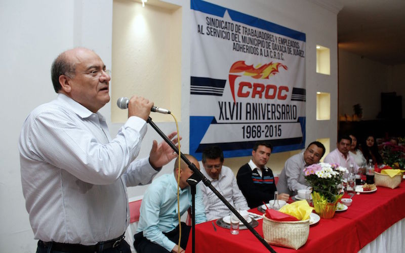 Convive Javier Villacaña con personal sindicalizado  adherido a la CROC, en su 47 aniversario