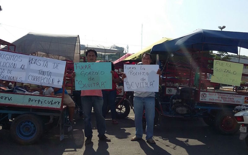 En plena fiesta patronal, hacen protesta en Tehuantepec.
