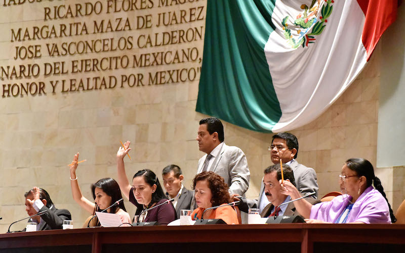 Tras un mes sin sesionar, diputados de Oaxaca legislan y parchan ley electoral
