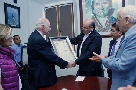 Reconoce ayuntamiento de Oaxaca a ex presidente de Argentina y destacado periodista, como Visitantes Distinguidos