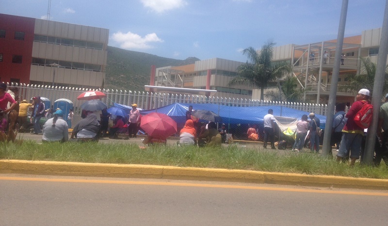 Simpatizantes de Central Campesina Cardenista marcharo del IEEPO a Ciudad Administrativa