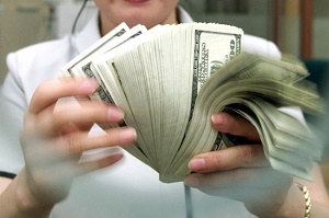 Dólar se vende este miércoles hasta en 16.68 pesos en bancos