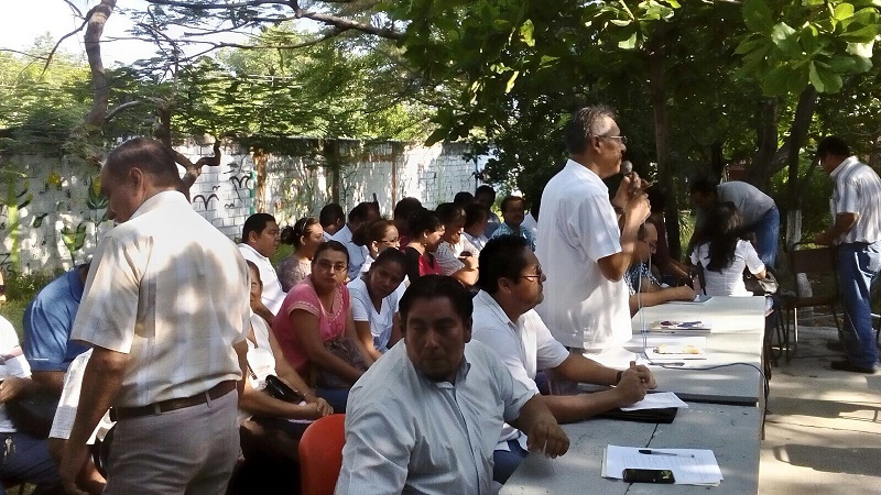 Padres de familia de la Escuela Secundaria Técnica 50 de Juchitán, rechazan ingreso de Gendarmería