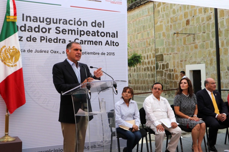 “Por más calidad moral y talento que tengan, no se debe imponer visión”, lanza Cué a Toledo