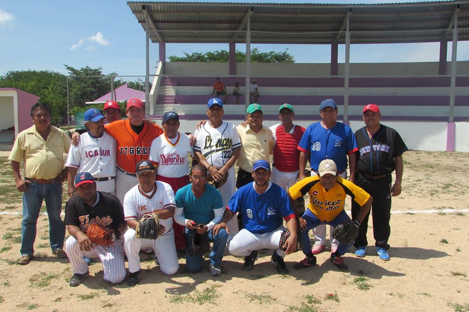 Alcalde ixtaltepecano inaugura torneo regional de beisbol de veteranos