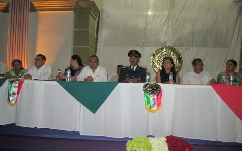 El Presidente Municipal Rubén Antono Altamirano da Grito de Independencia