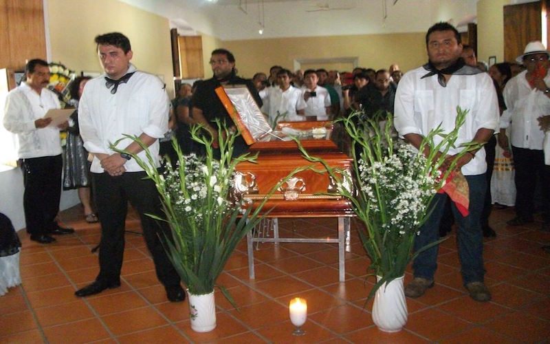 Comunidad cultural de Juchitán dio el último adiós a Víctor de la Cruz