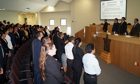 Capacitan a profesionistas que se integrarán a juzgados de juicio oral