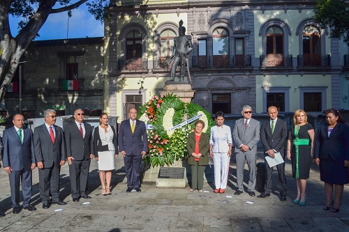 Llama Ayuntamiento de Oaxaca a enfrentar con dignidad y sin falsos heroísmos los retos de la Nación