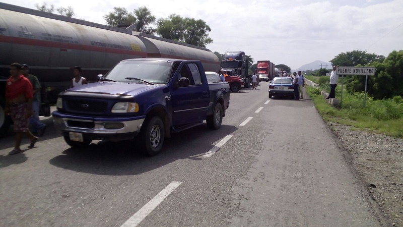 Bloquean campesinos carreteras en el Istmo, no hay paso a Oaxaca y Chiapas