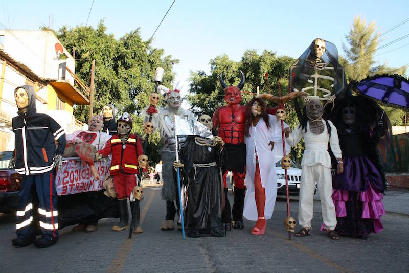 Vecinos y autoridades invitan a la “Tradicional Comparsa de Muertos Candiani 2015”