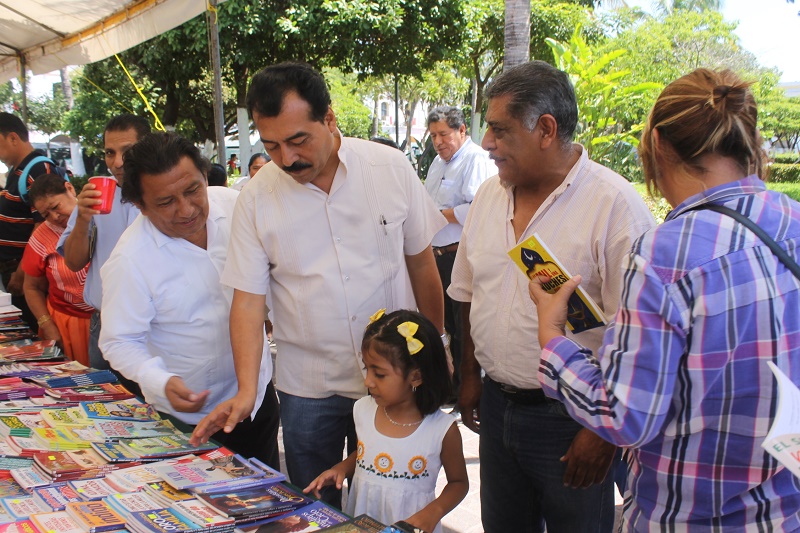En su quinta edición, la Muestra del Libro en Juchitán rinde homenaje al escritor zapoteca Víctor de la Cruz