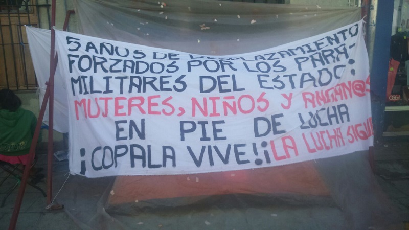 Protestan desplazados de Copala en Palacio de Gobierno; ahora piden retorno