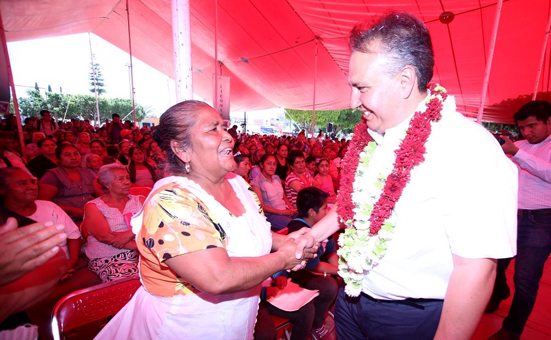 “Nos da mucho gusto que nos visite un funcionario federal, más si es oaxaqueño”: Dolores Hernández