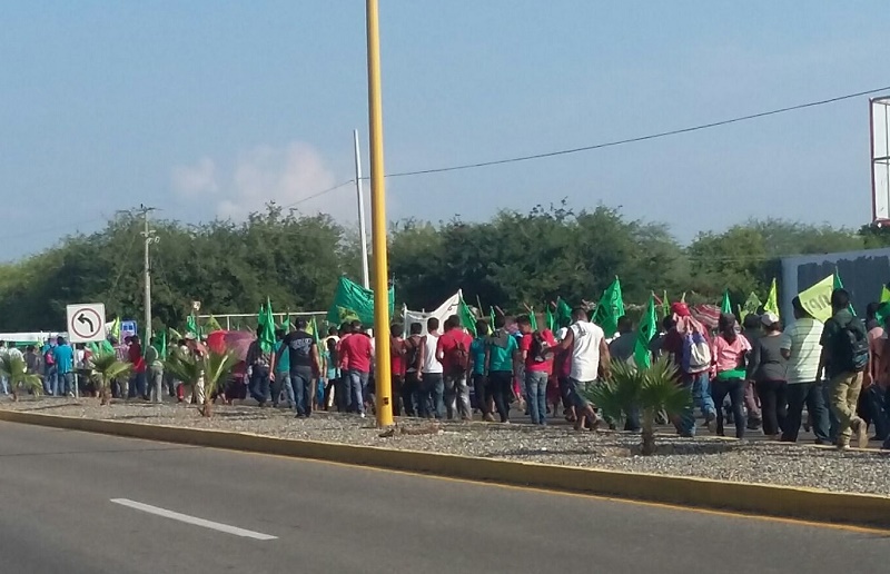 Recibe Villacaña a estudiantes chilenos en palacio municipal