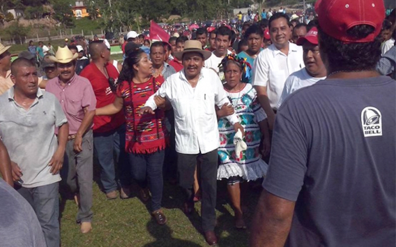 Diputado Federal manda a golpear a regidores y habitantes de Jalapa de Díaz que lo acusan de robar 41MDP