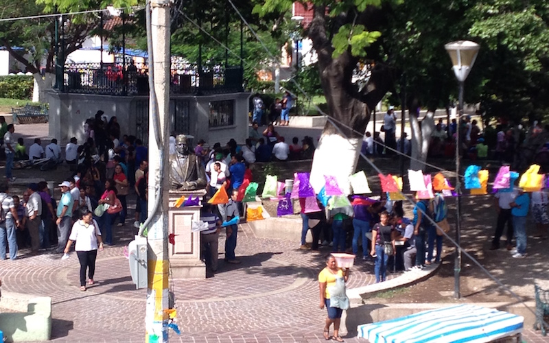 Encabeza sección 22 en el Istmo manifestación en plazas públicas