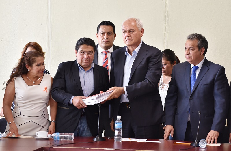 Finanzas entrega Paquete Fiscal 2016 al Congreso; Cué plantea gasto de 61 mil 495 millones