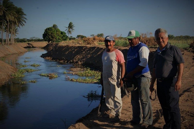 Campesinos xadeños le apuestan a la vida y limpian el río de las nutrias