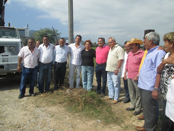 Electrificación para beneficio de habitantes de Chivela