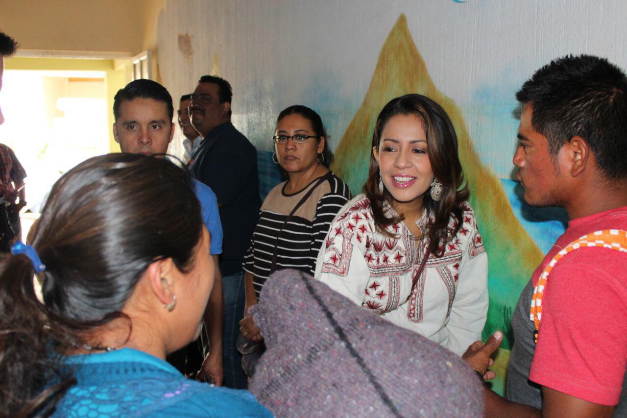Transformarnos en una sociedad más solidaria, reto para los oaxaqueños en 2016: Mariana Benítez