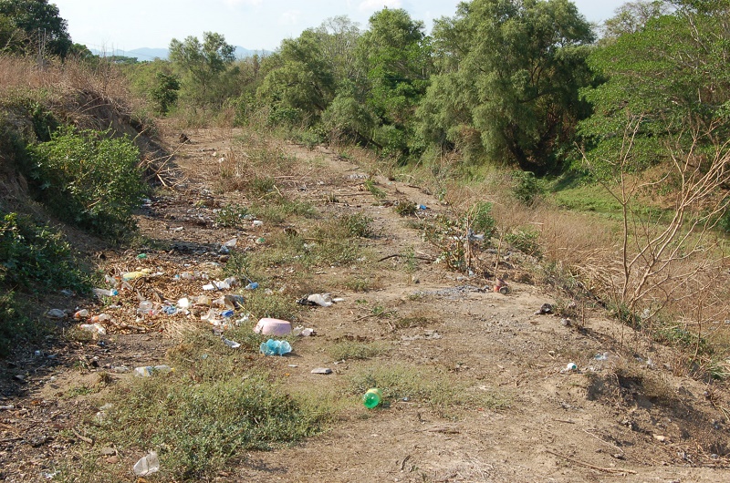 Ciudadanos piden a la autoridad municipal limpiar río espíritu santo