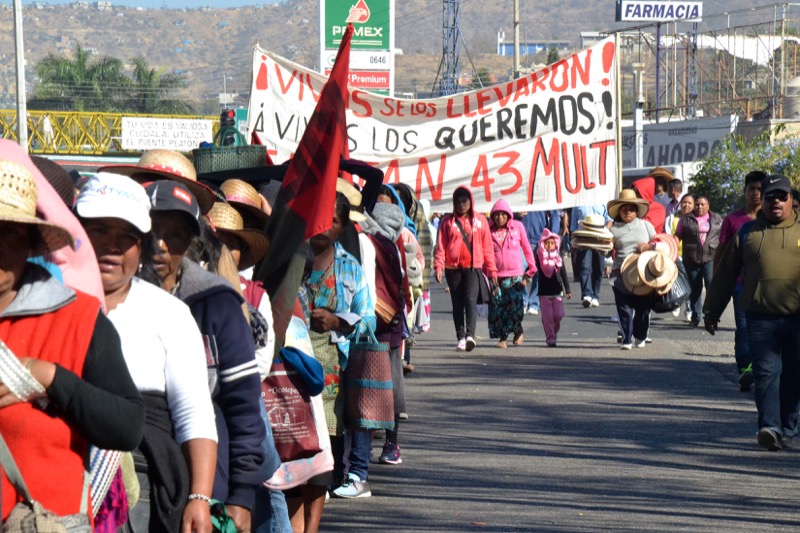Contra gobiernos de “oídos sordos” marcha MULT en Oaxaca