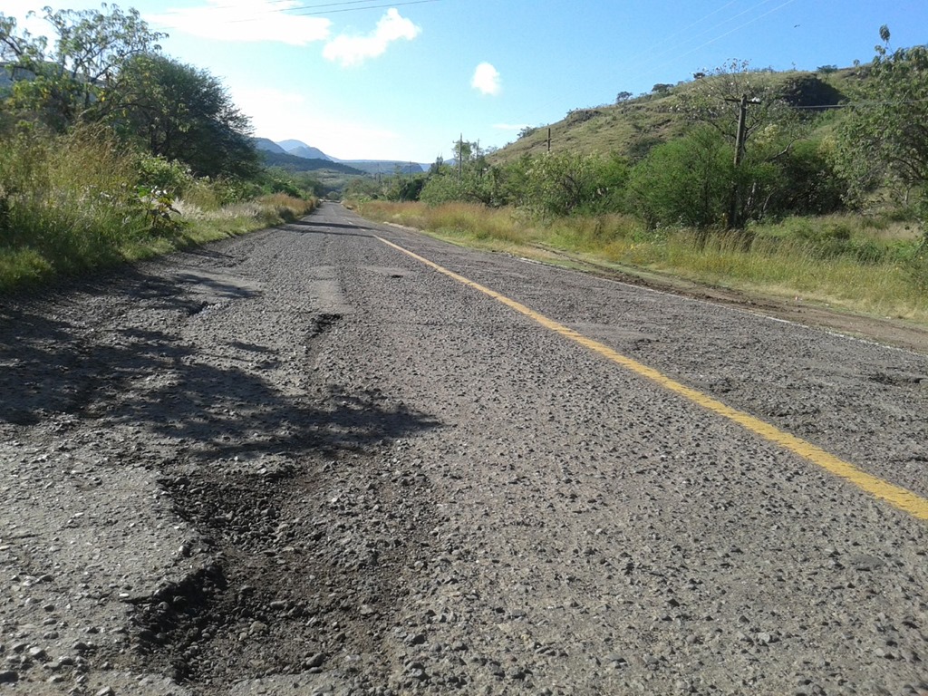Ediles de la Mixteca, exigen a SCT y CAO rehabilitar carreras; “están destrozadas y abandonadas”, acusan