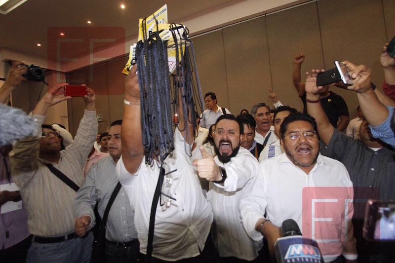 #EleccionesOaxaca, En una tensa y violentada elección, Estefan Garfias es elegido como candidato a gobernador del PRD