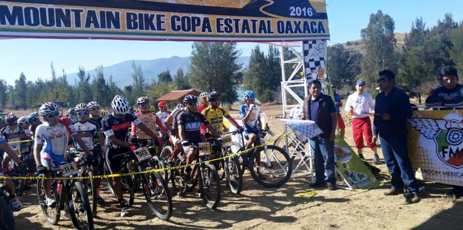 Jefté Méndez incentiva el ciclismo oaxaqueño
