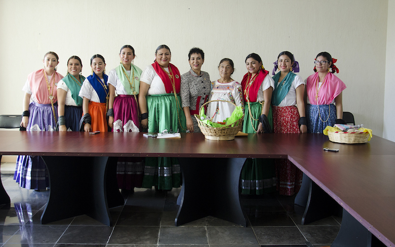 Martha Escamilla entregó apoyos a Chiñas Oaxaqueñas