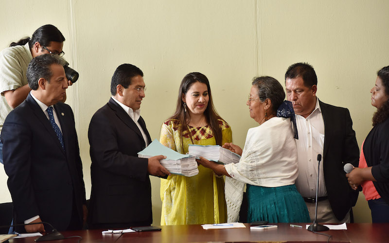 Recibe LXII Legislatura firmas y carta para la aprobación de la reforma indígena