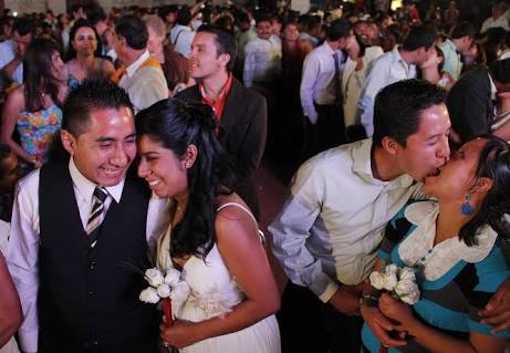 En bodas colectivas, formalizan su unión parejas de Zaachila