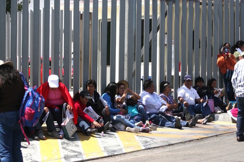 Diputación de Oaxaca suspende sesión; S-22 sitió Congreso