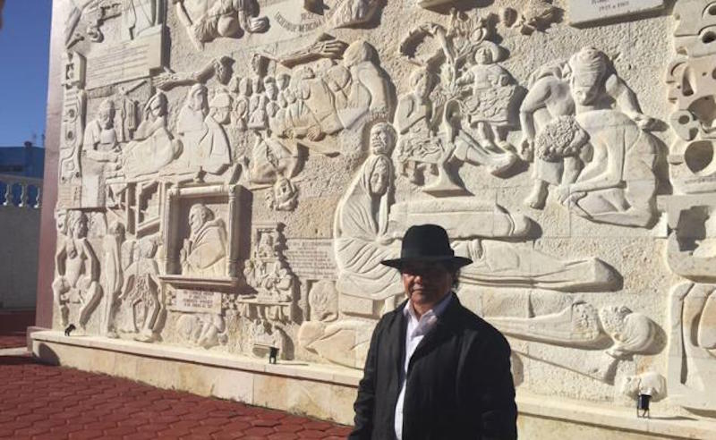Inaugura el pintor José Luis García mural «Anatomías de dos Mundos» en Facultad de Medicina 