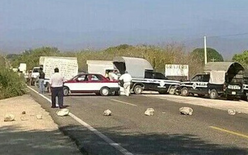 Bloquearon la Panamericana; sin paso a la capital oaxaqueña