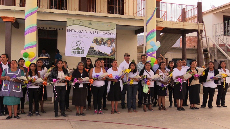 Certifica IEEA a mujeres de Xaagá, Mitla en el Día Internacional de la Mujer