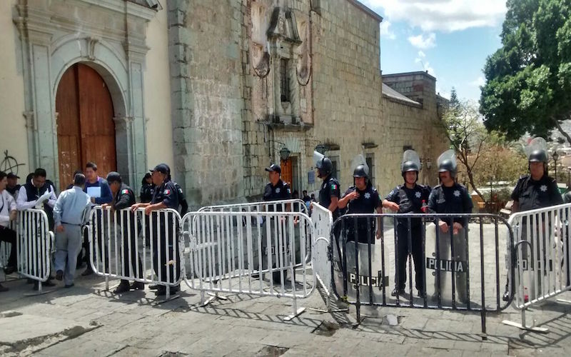 Bajo resguardo policíaco, eligen a Consejeros Electorales en la UABJO