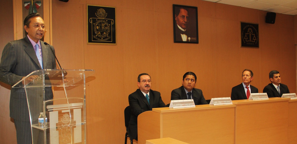 Equipan salas de audiencia en Oaxaca con dispositivos modernos