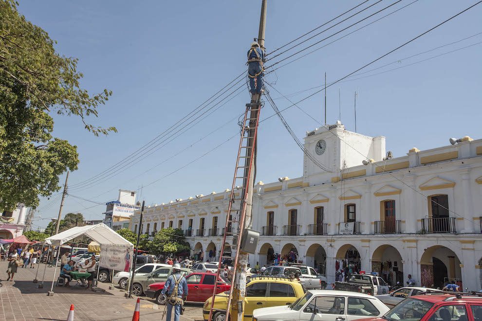 Cortan la luz al ayuntamiento de Juchitán por falta de pago