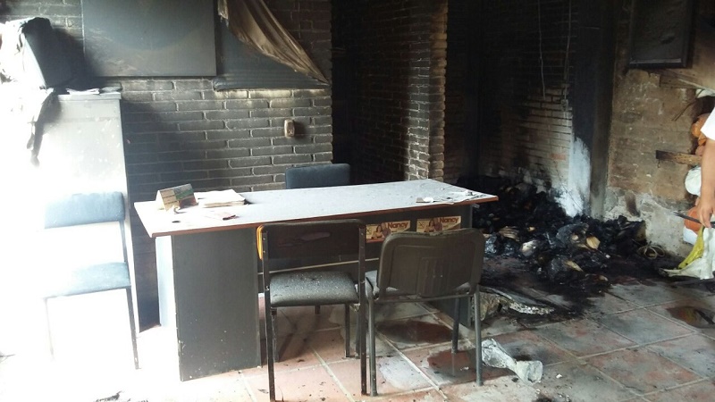 Incendian casa de campaña de Morena en Huautla
