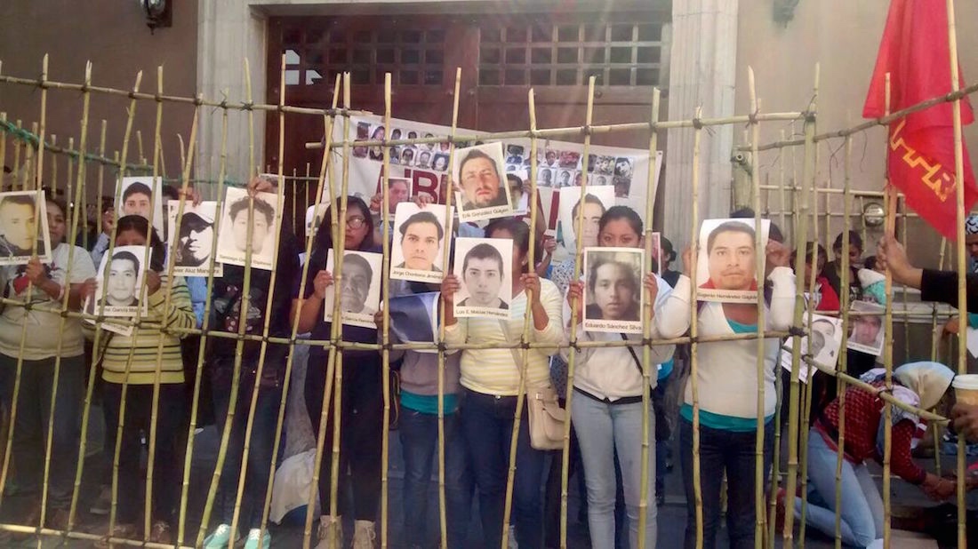 Exigen excarcelación de 60 presos políticos