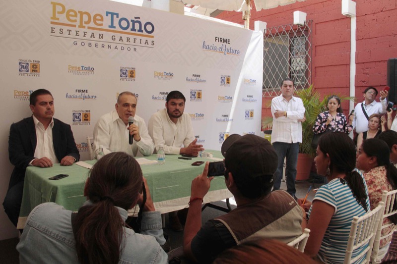 Alejandro Murat sin derecho de sangre y residencia, asegura PAN-PRD; impugnan registro