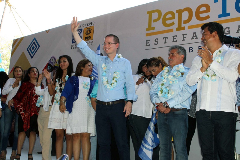 “Fuego panista”, reciben con lonas de repudio a Ricardo Anaya, le reprochan pluris de Eufrosina y Juan