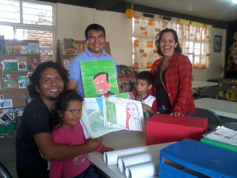 Artista y maestros promueven la lectura y juegos tradicionales en Unión Hidalgo