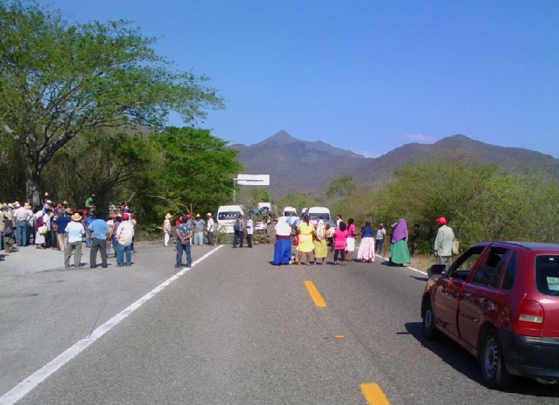 Con bloqueos, campesinos exigen pago de siniestro agrícola en el Istmo
