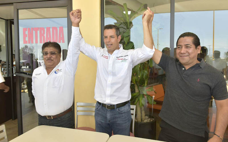 Alcaldes traicionan al PAN; regresan al PRI y se suman a Alejandro Murat