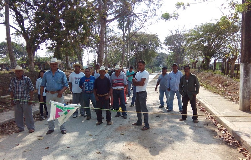 Ganaderos toman estación de Pemex en zona norte del Istmo, exigen indemnización