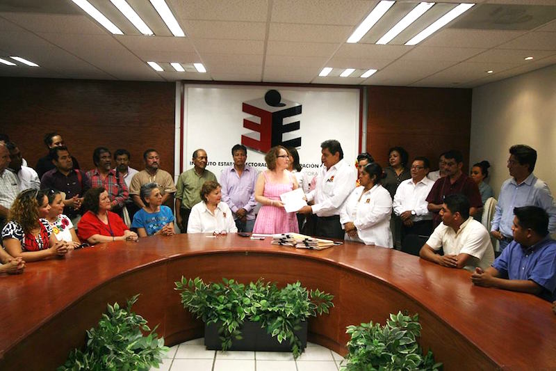 PT entrega solicitud de registro de planillas de candidatos y candidatas a Concejales